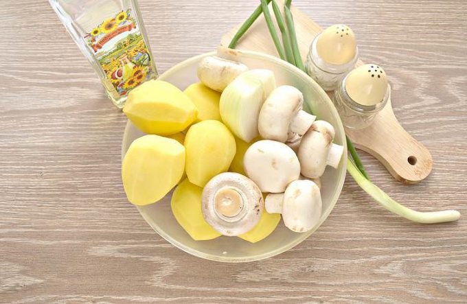 Печеня з картоплею та грибами у казані