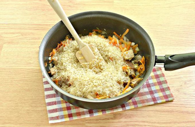 Плов зі свининою на сковороді