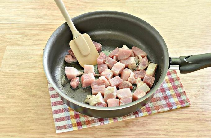 Плов зі свининою на сковороді