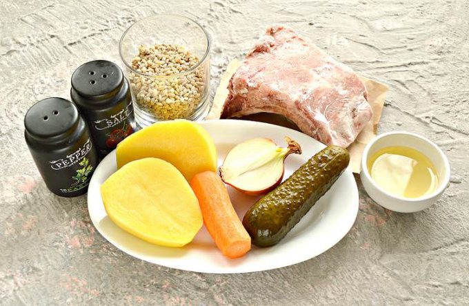 Розсольник із солоними огірками