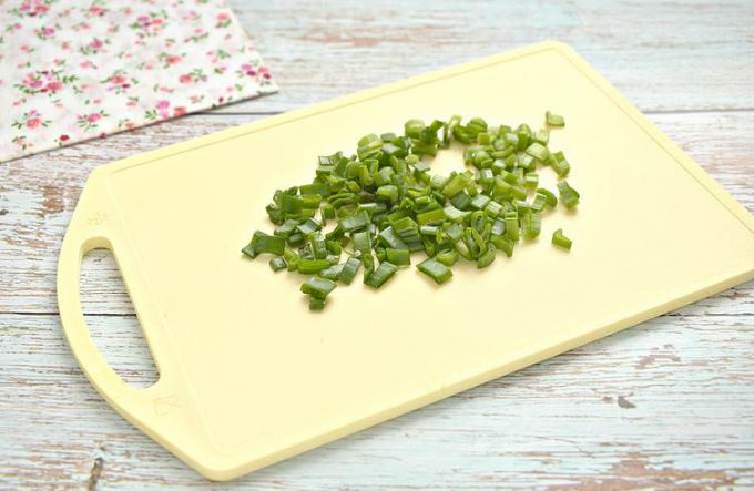 Салат з копченою куркою, сиром та кукурудзою