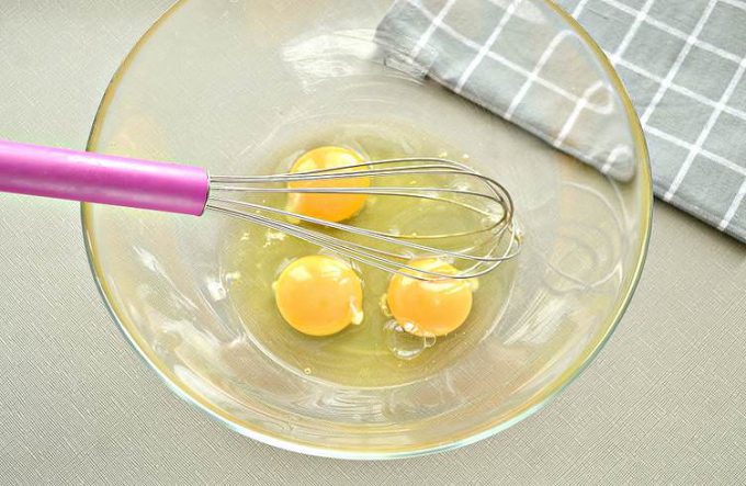 Шарлотка з мандаринами та лимоном
