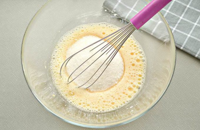 Шарлотка з мандаринами та лимоном