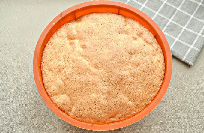 Шарлотка з мандаринами та лимоном