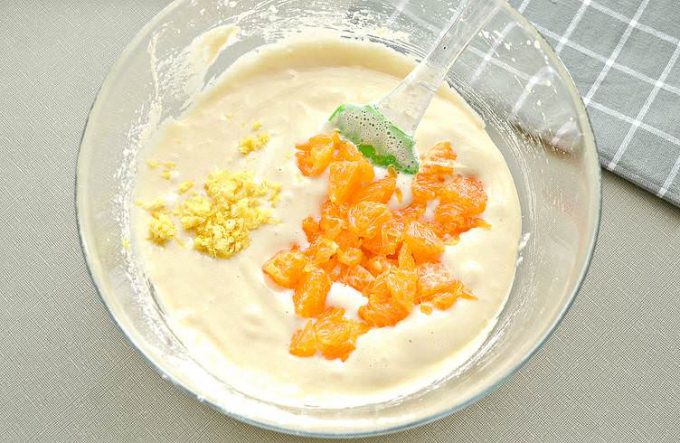 Шарлотка з мандаринами та лимоном