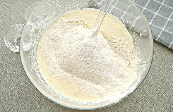 Шарлотка з мандаринами та лимоном