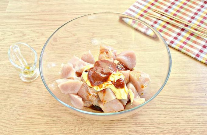 Шашлик з курячої грудки в духовці