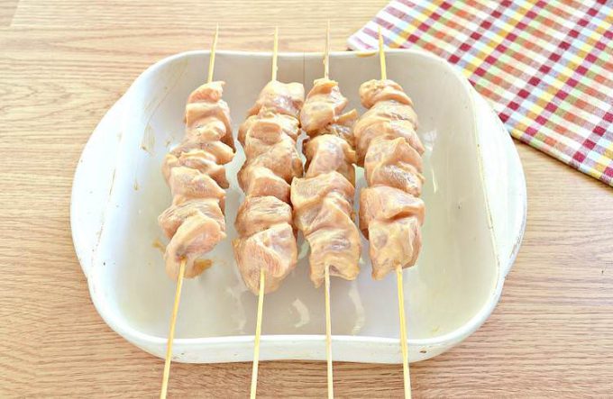 Шашлик з курячої грудки в духовці