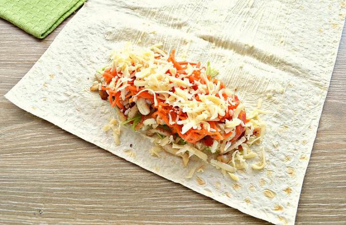 Шаурма з куркою та морквою по-корейськи