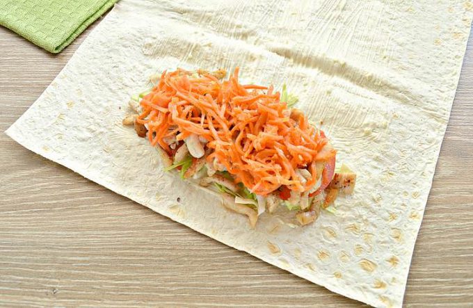 Шаурма з куркою та морквою по-корейськи