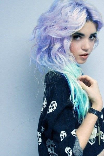 Бірюзовий колір волосся: кому йде і як пофарбувати волосся?